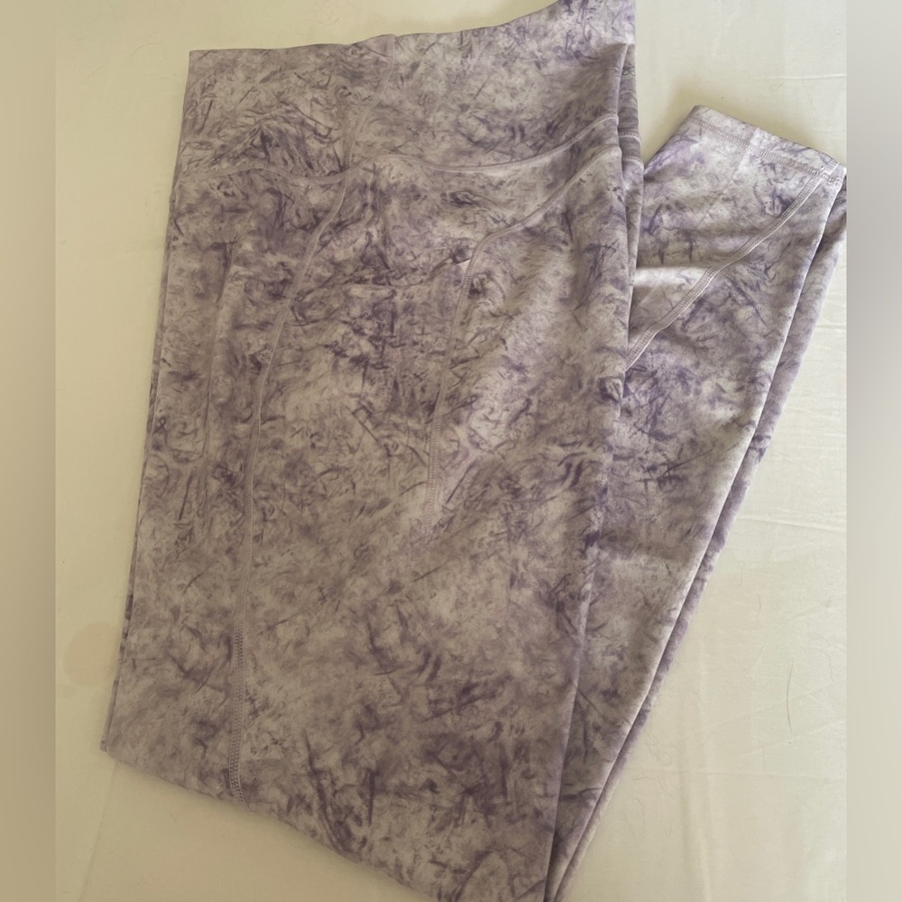 Ladies purple tie dyed leggings, 

Excellent condition 

Soft well made 
SOFT